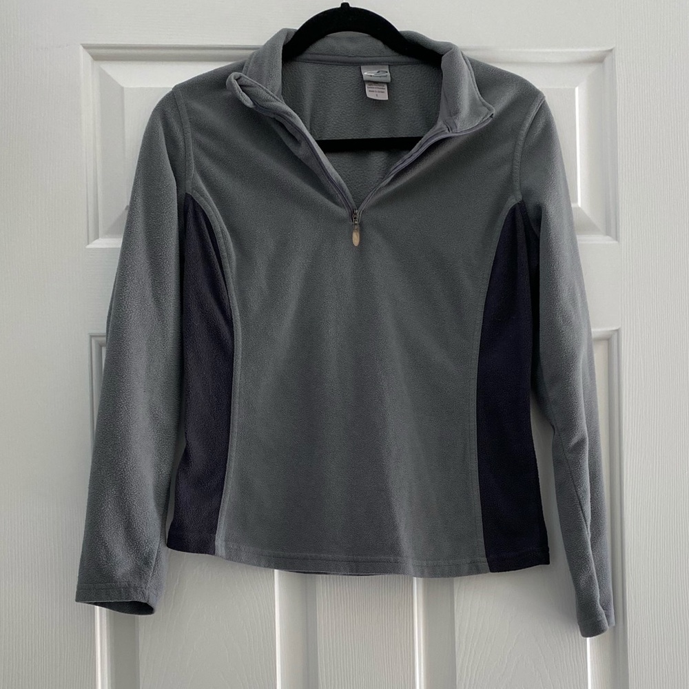 Pullover fleece active wear jacket. Gray. Size S.